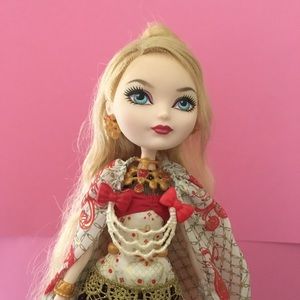 Ever After High Apple White Doll